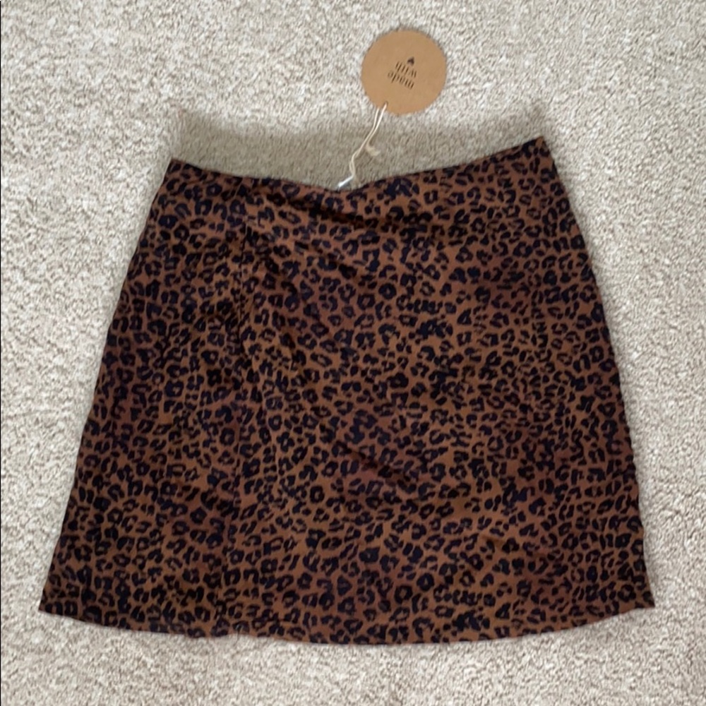 Sexy mini leopard skirt!